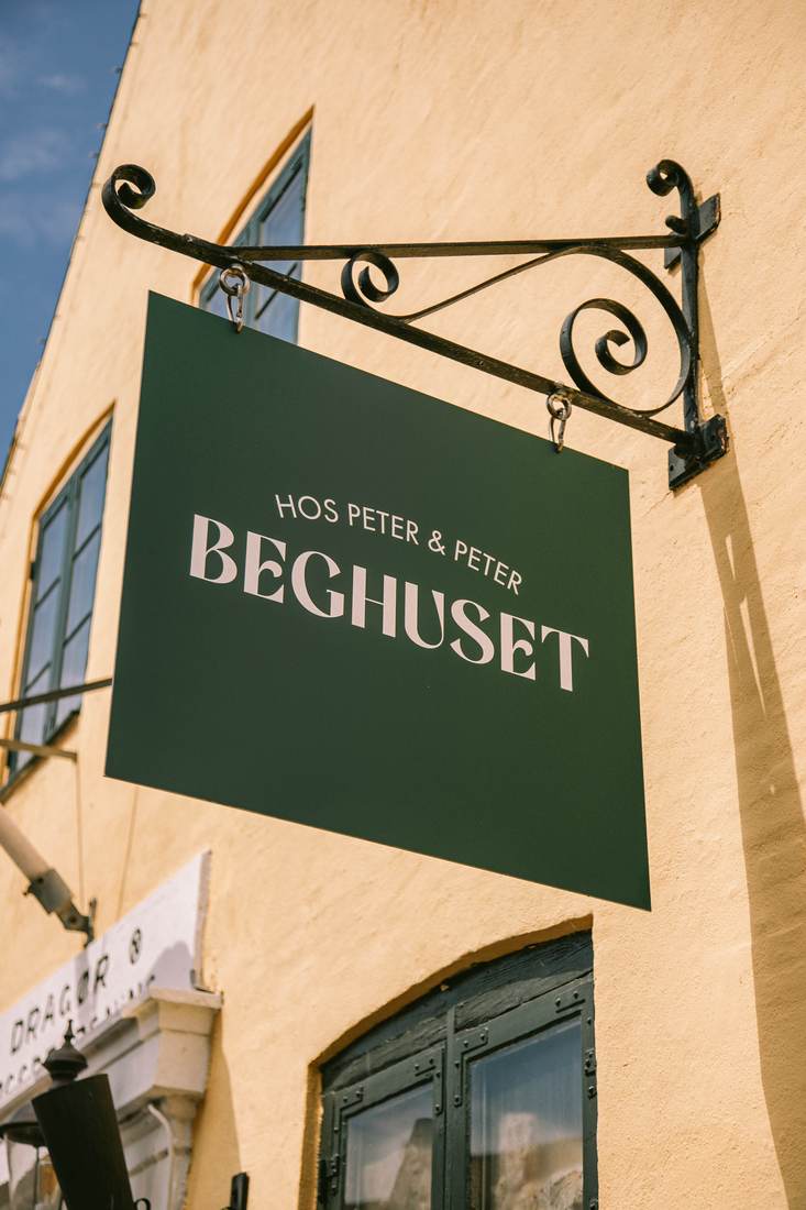 Beghusets skilt uden for huset i Dragør